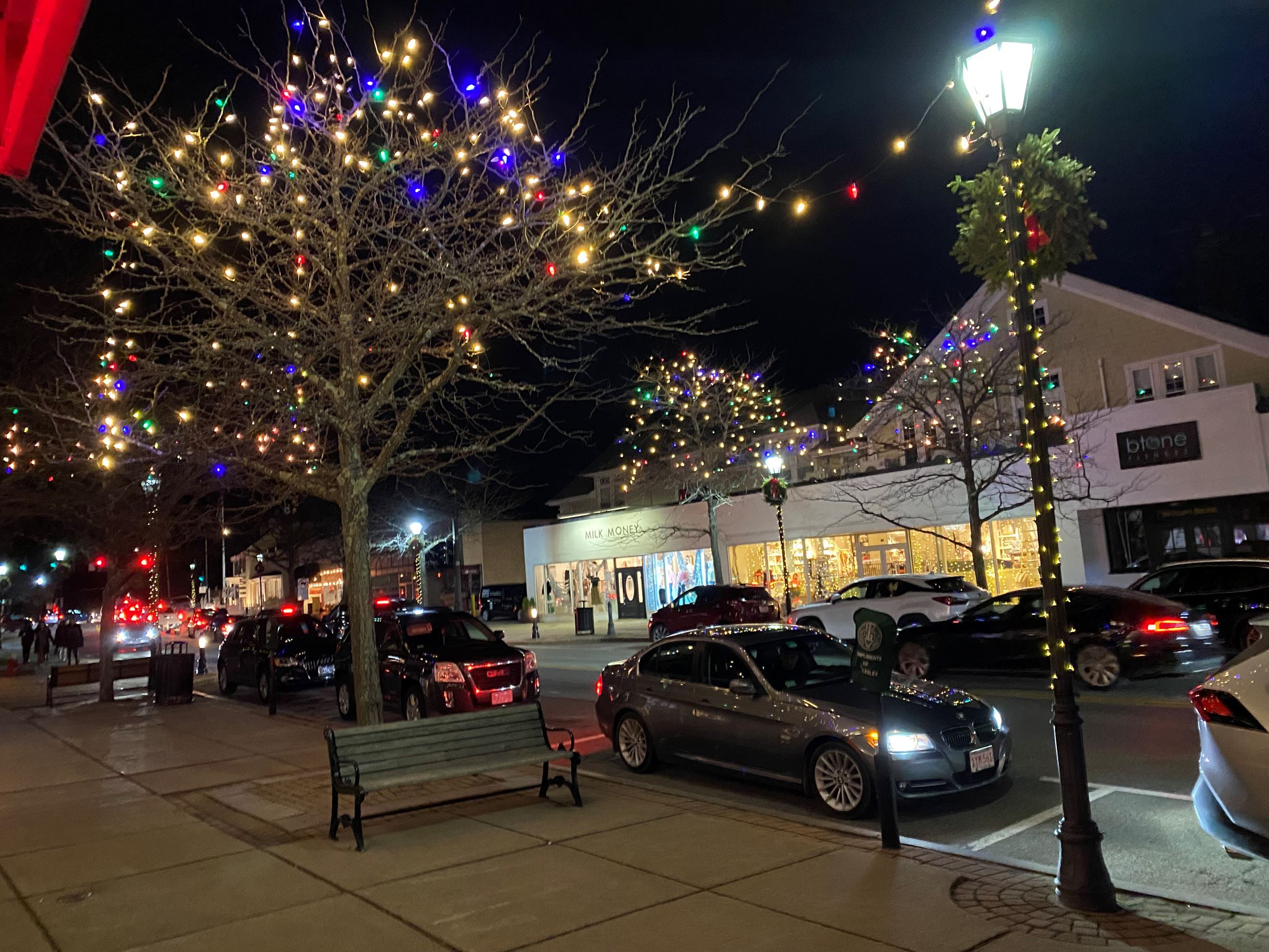 Wellesley Sq Holiday Lights